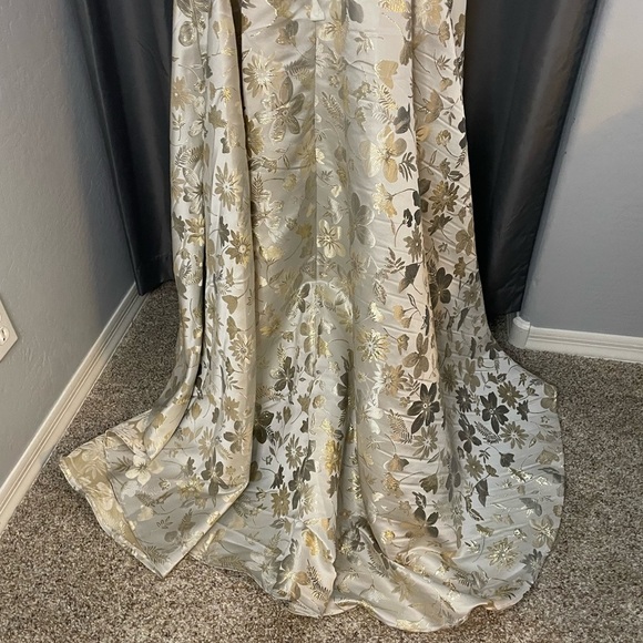 MacDuggal Brocade High Low Gown, Size 12 NWOT - Picture 4 of 9